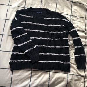 aeo black and white sweater
